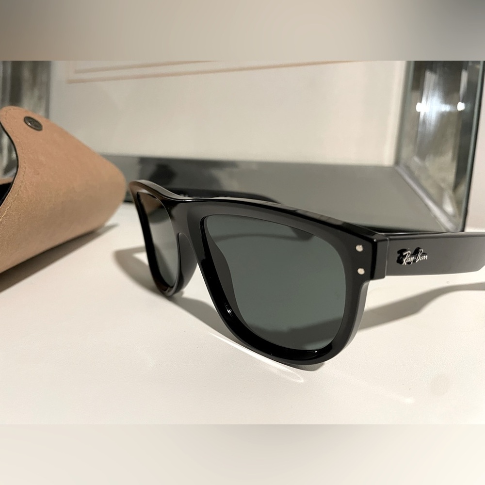 Ray-Ban Sunglasses ..NEW